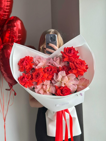 Авторский букет из эквадорских роз Nina и Hermosa