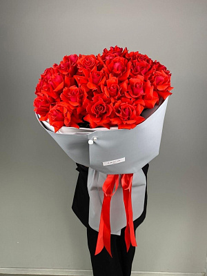 Вывернутые алые розы Nina 21 шт.