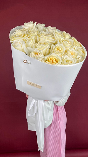 Пионовидные кремовые розы 21 шт.