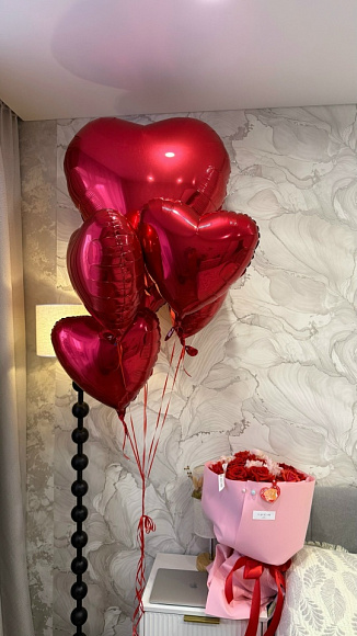 Сет красных шаров-сердец